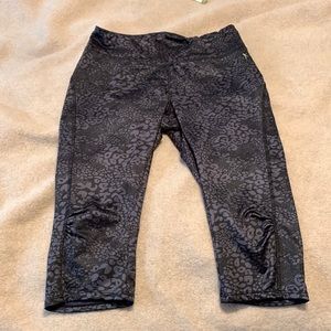 3/$10 🤑 Capri Workout Legging